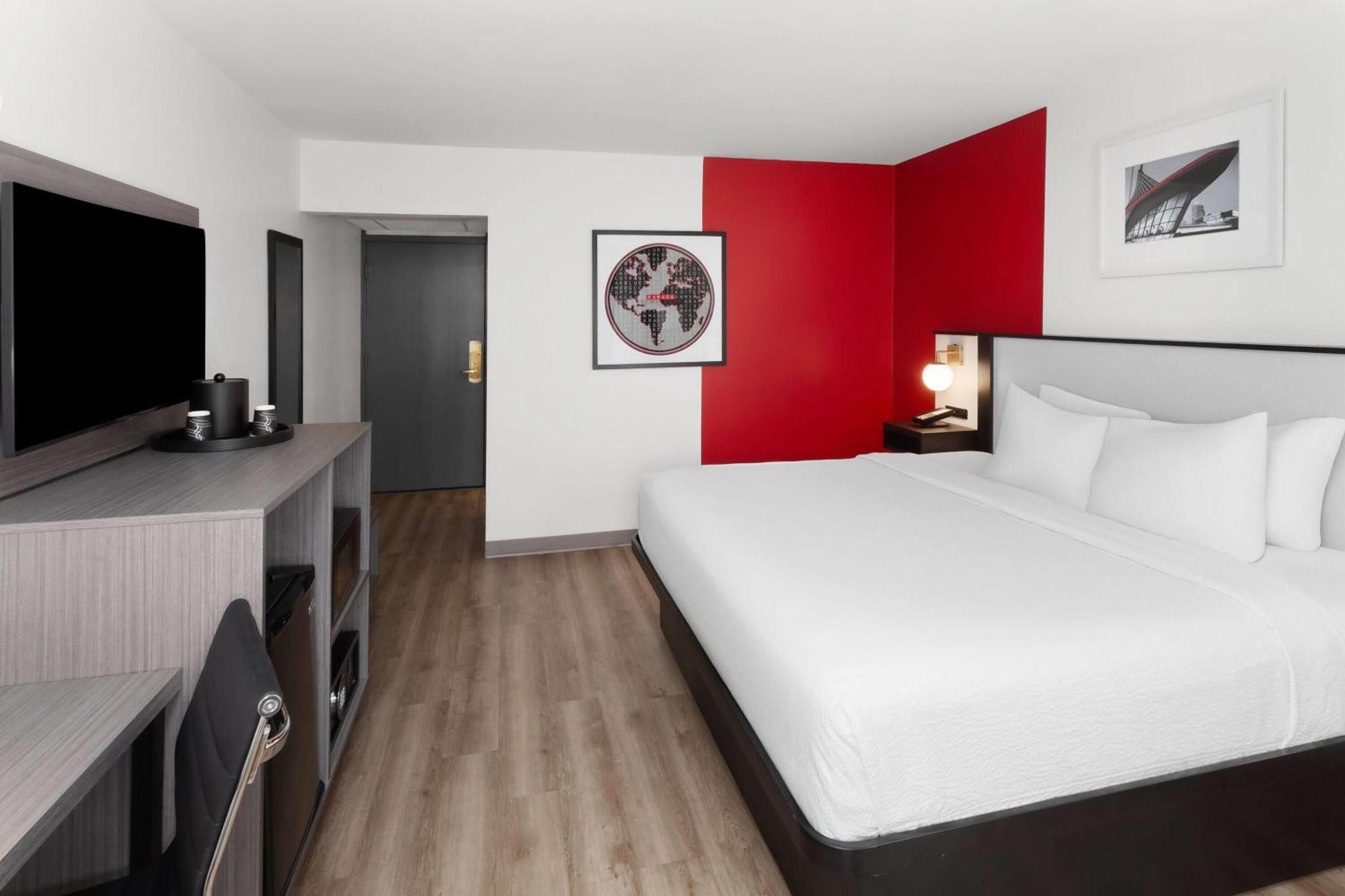 מלון Ramada By Wyndham מילווקי מראה חיצוני תמונה