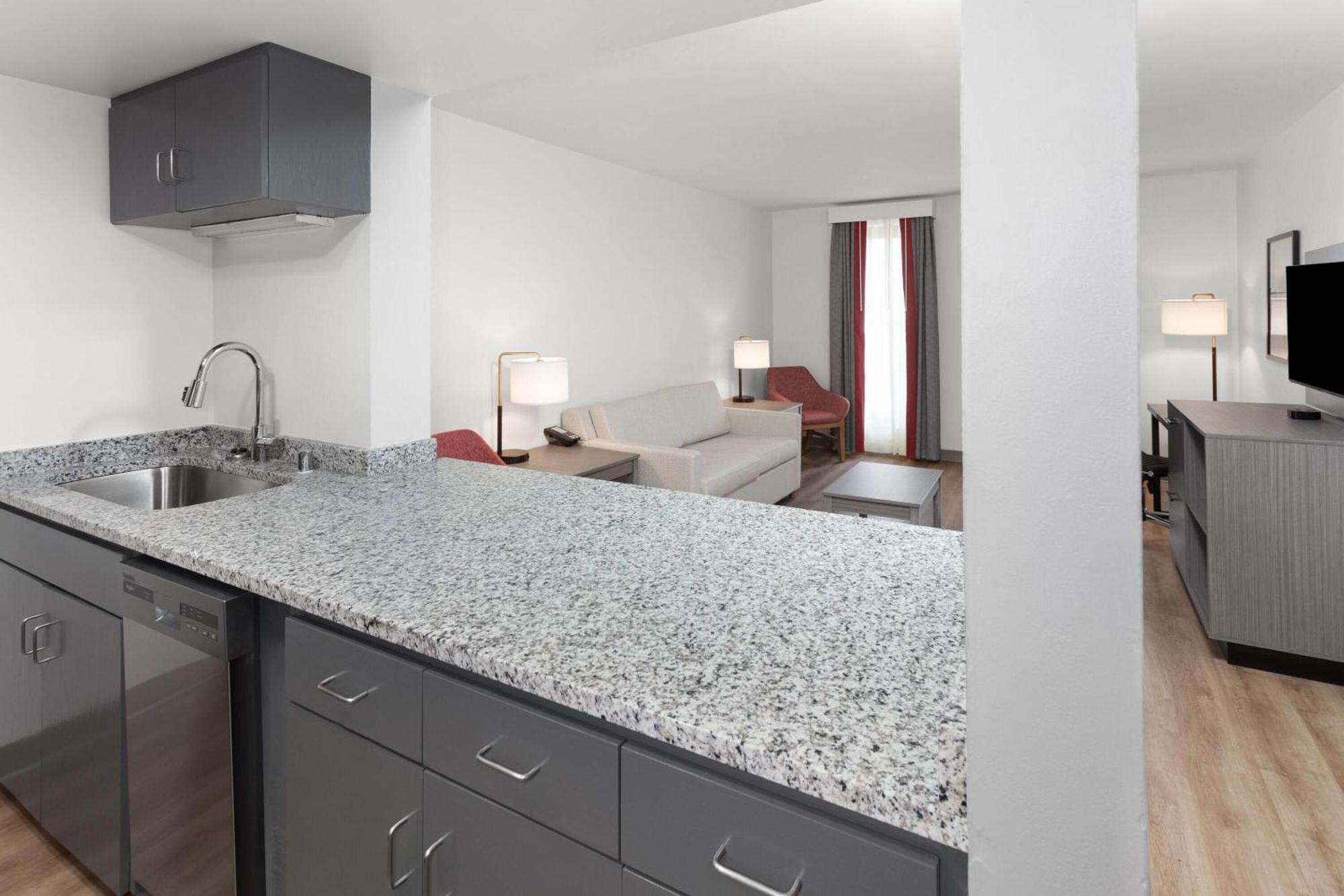 מלון Ramada By Wyndham מילווקי מראה חיצוני תמונה