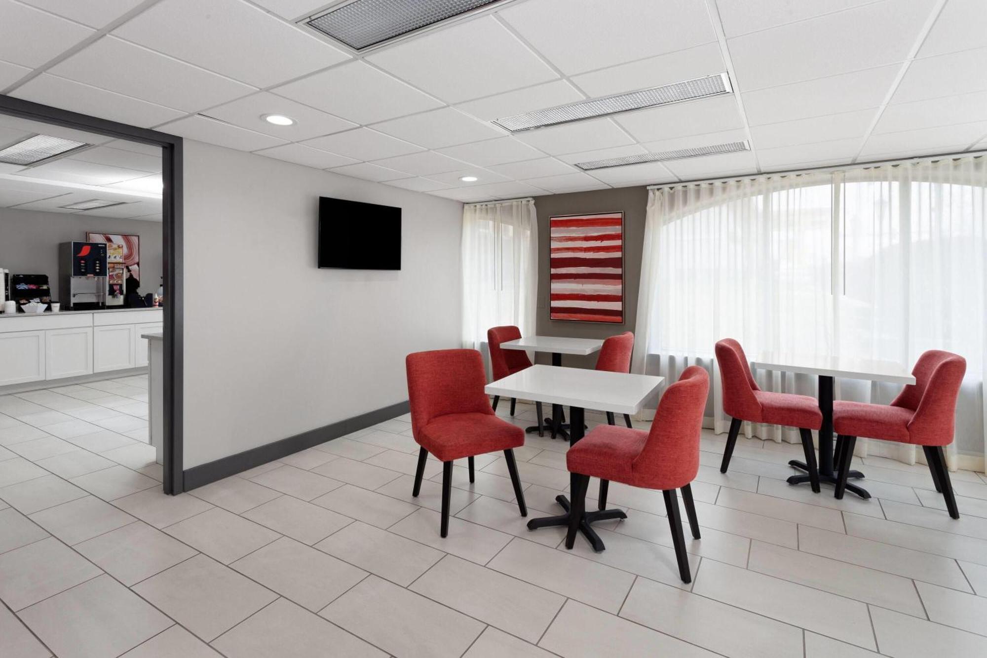 מלון Ramada By Wyndham מילווקי מראה חיצוני תמונה