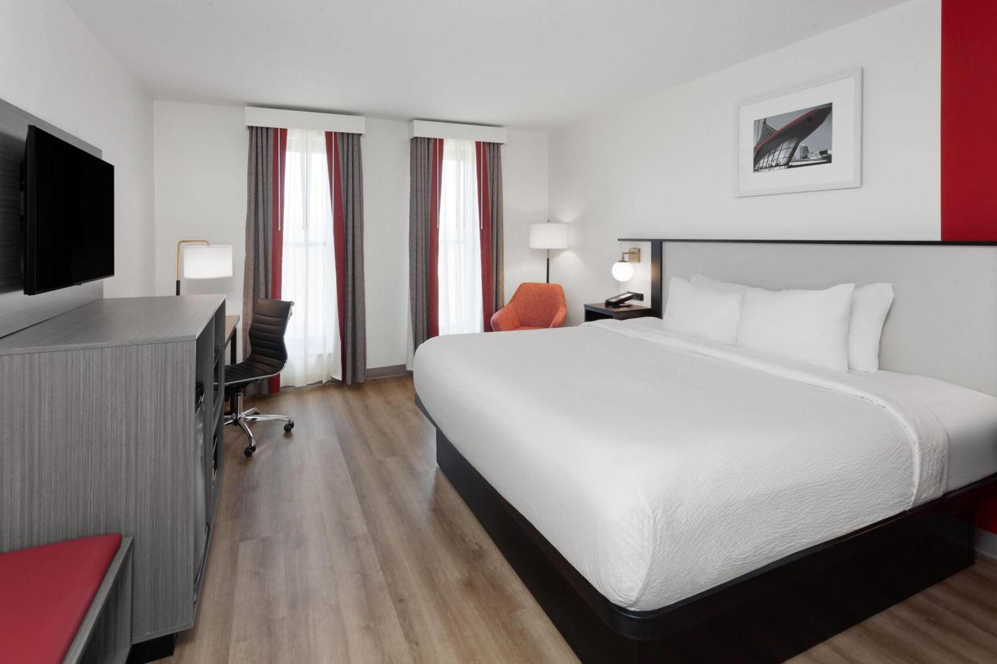 מלון Ramada By Wyndham מילווקי מראה חיצוני תמונה