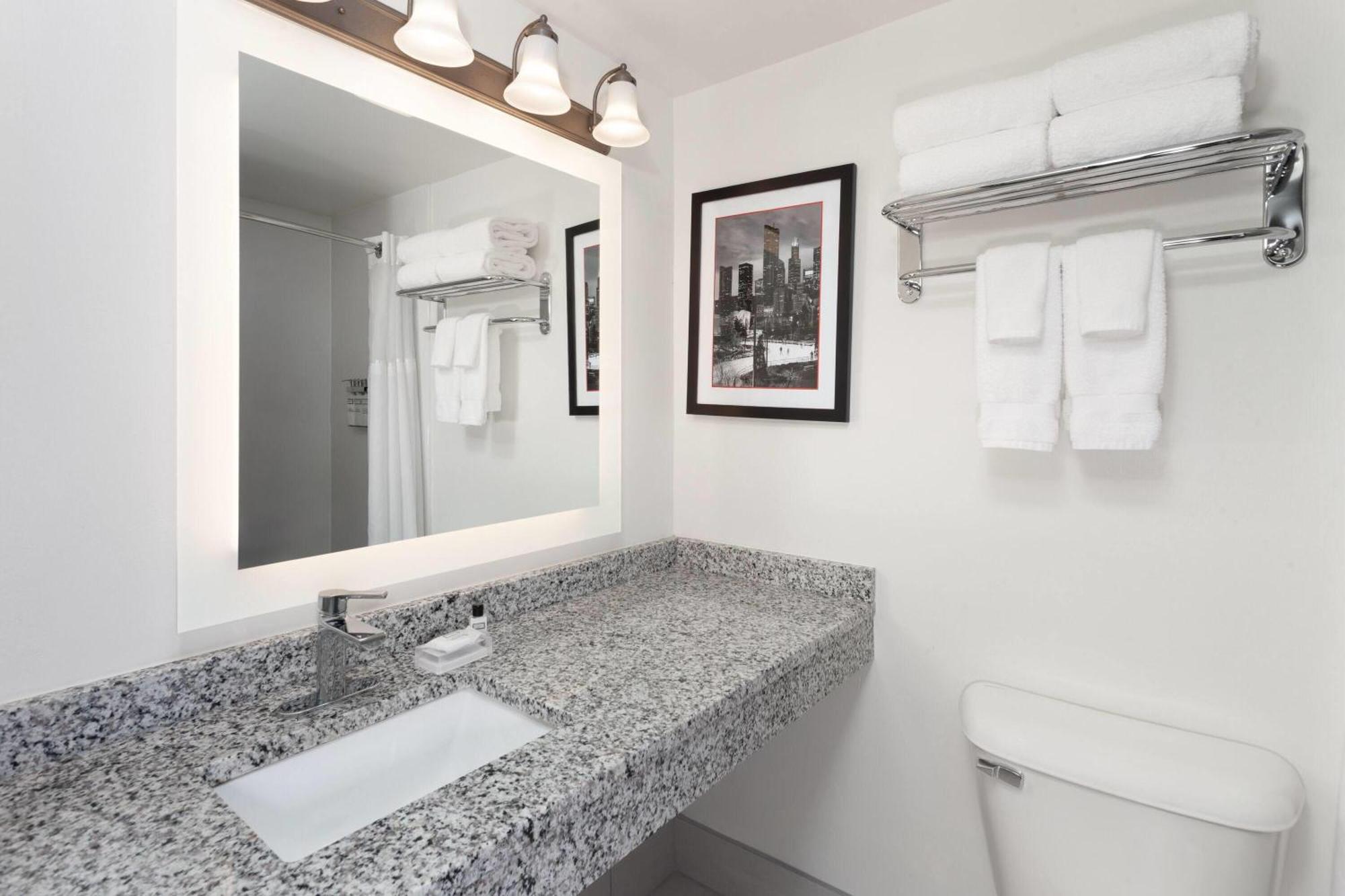 מלון Ramada By Wyndham מילווקי מראה חיצוני תמונה